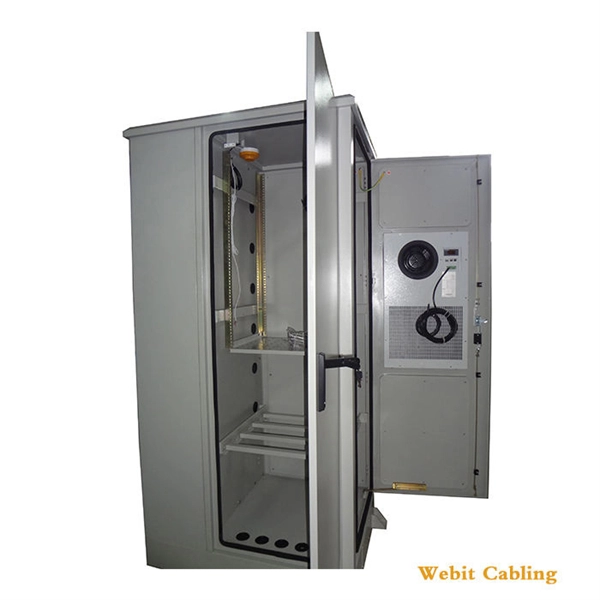 Shield tunneling machine lays fiber optic cable