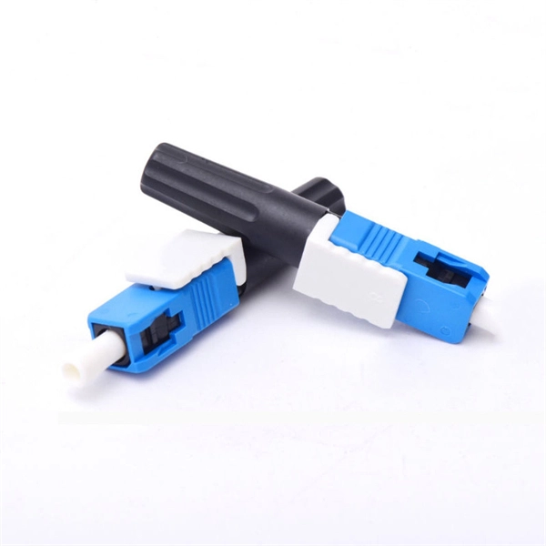 Assembly of DIN fiber optic connectors